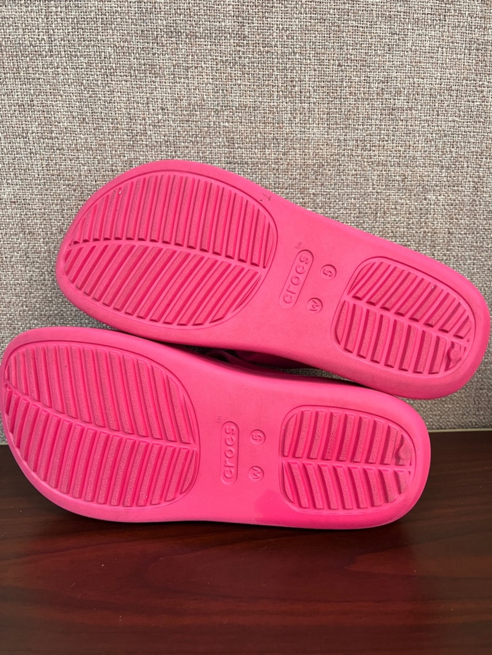 Women’s Crocs Getaway Platform Toe Loop in Dragon Fruit size 5w - Picture 6 of 6